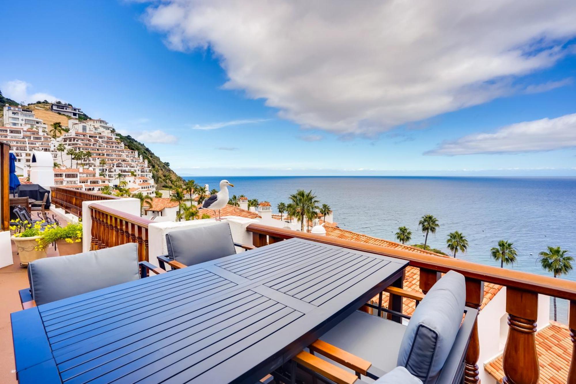 Bright Catalina Island Condo With Ocean Views! 阿瓦隆 外观 照片
