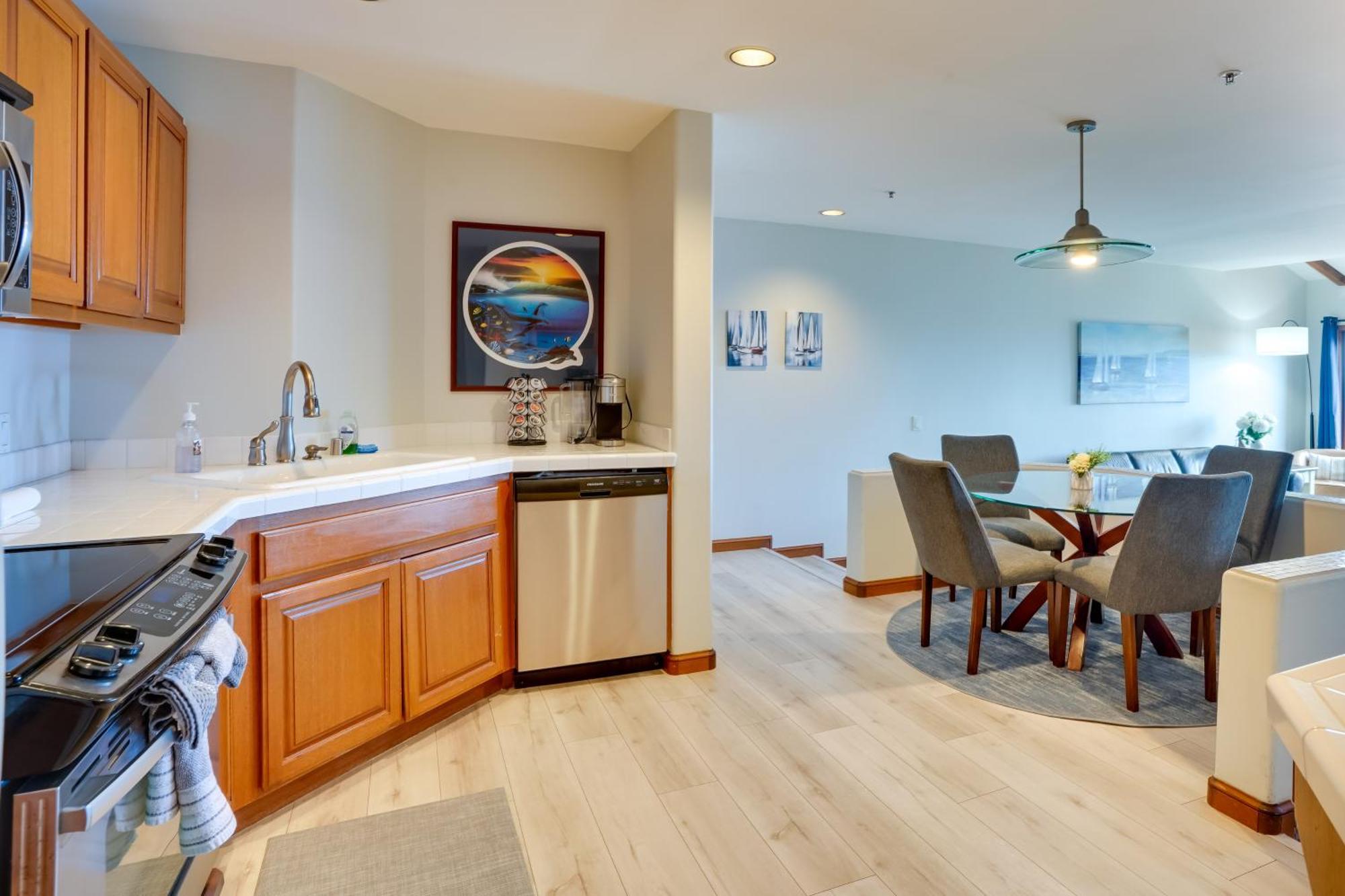 Bright Catalina Island Condo With Ocean Views! 阿瓦隆 外观 照片
