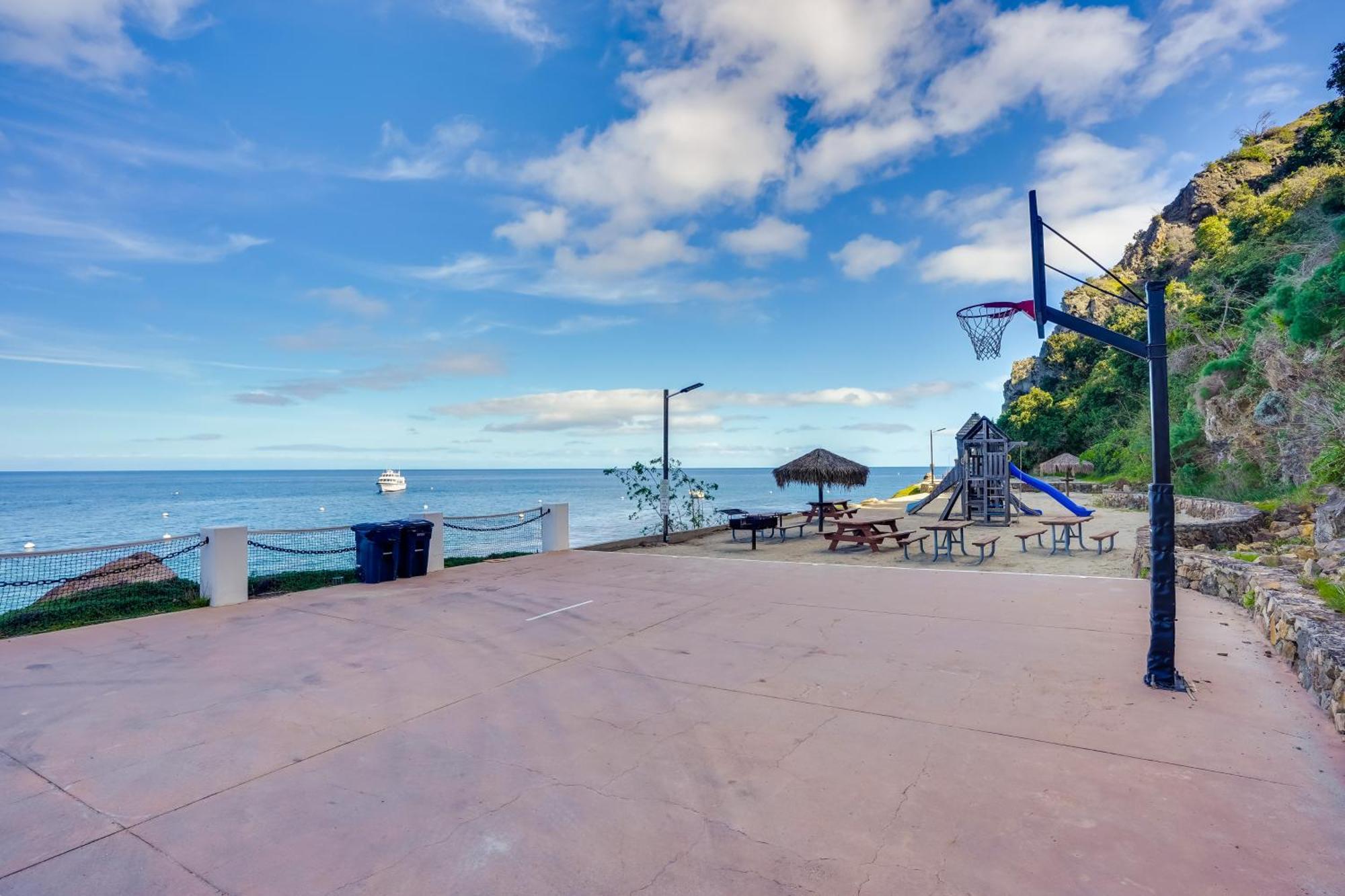 Bright Catalina Island Condo With Ocean Views! 阿瓦隆 外观 照片