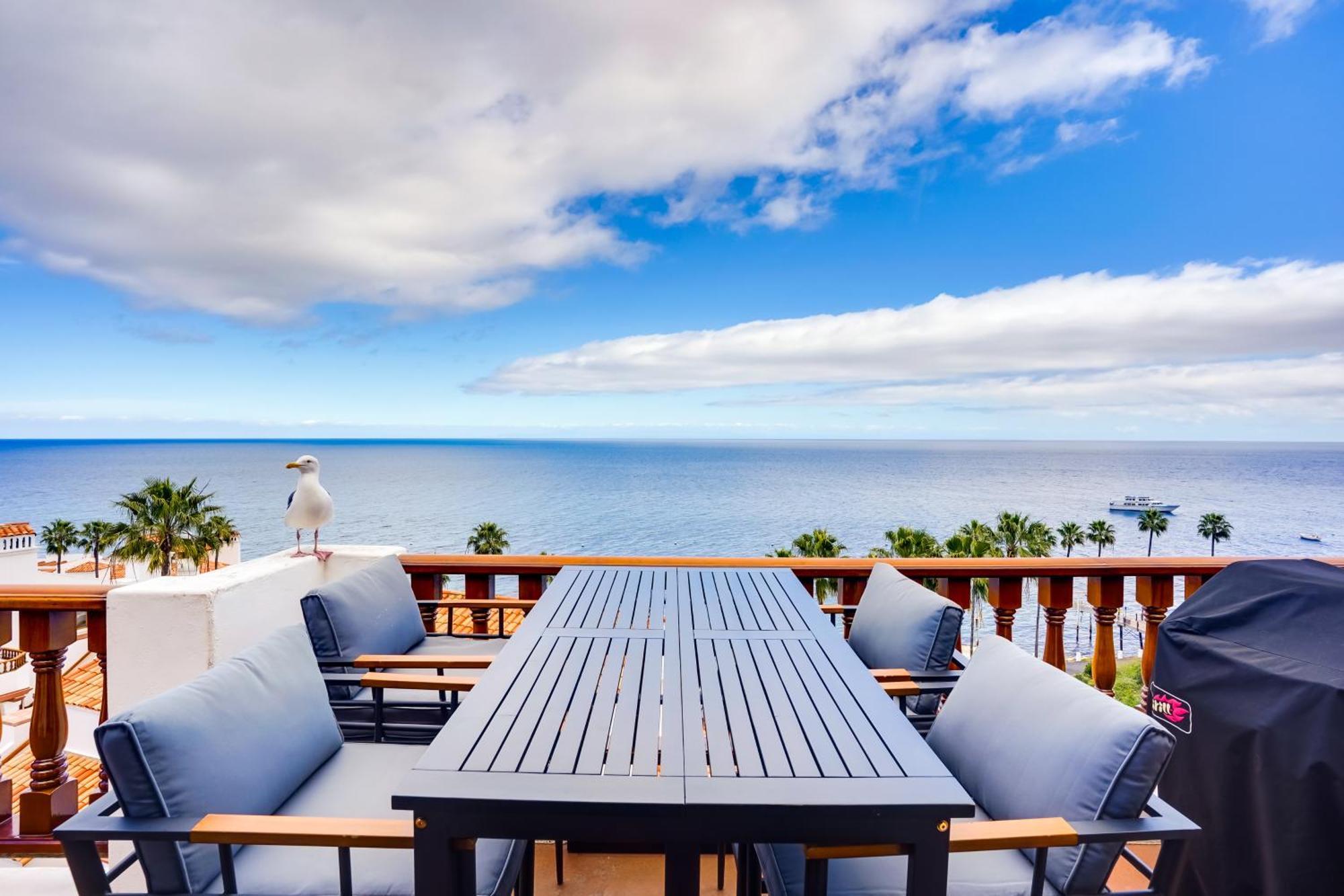 Bright Catalina Island Condo With Ocean Views! 阿瓦隆 外观 照片