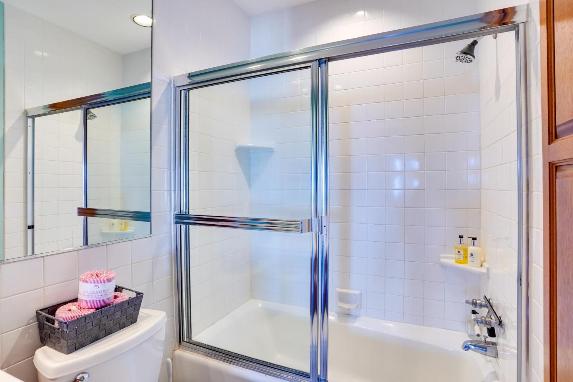 Bright Catalina Island Condo With Ocean Views! 阿瓦隆 外观 照片
