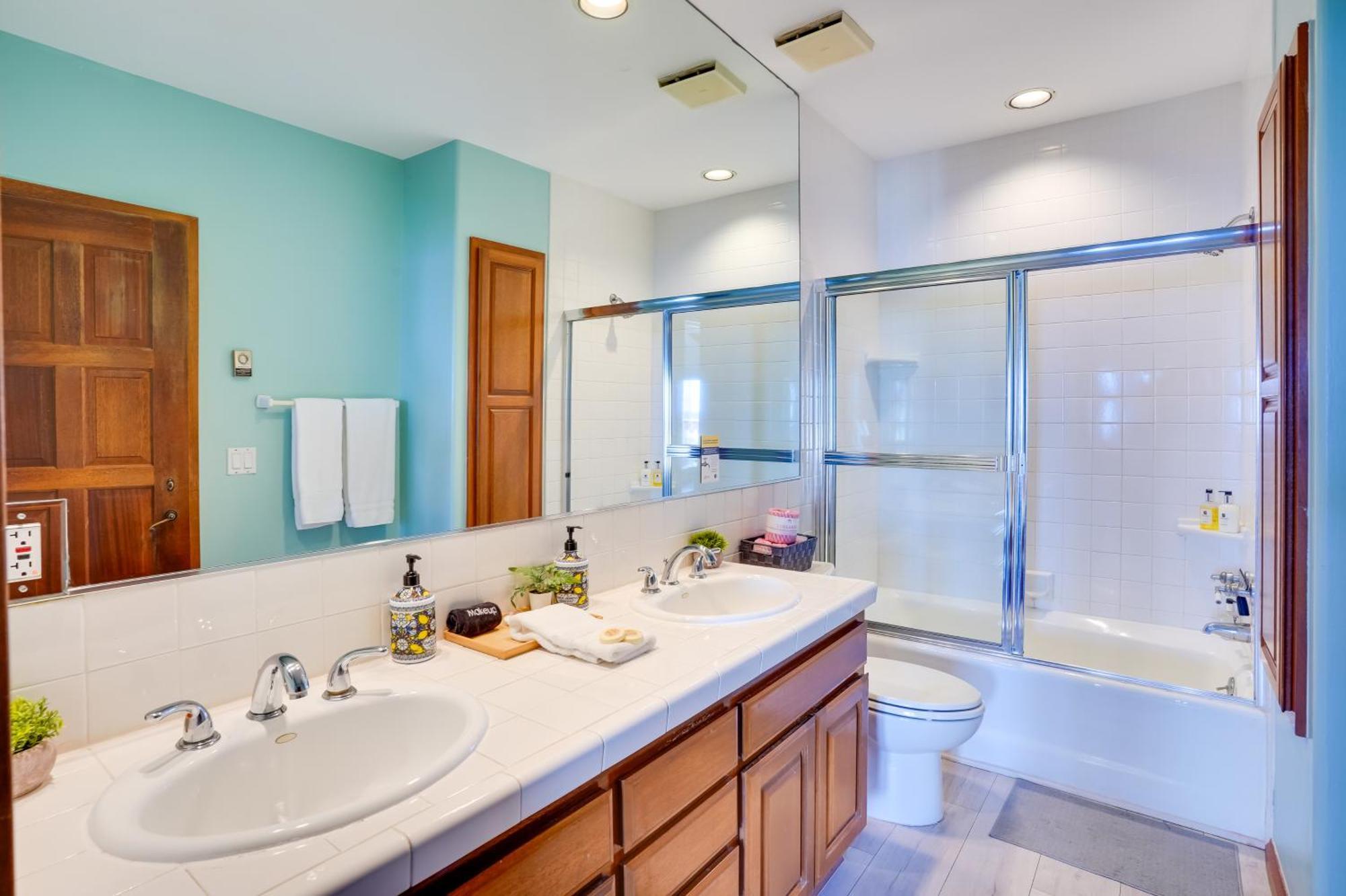 Bright Catalina Island Condo With Ocean Views! 阿瓦隆 外观 照片